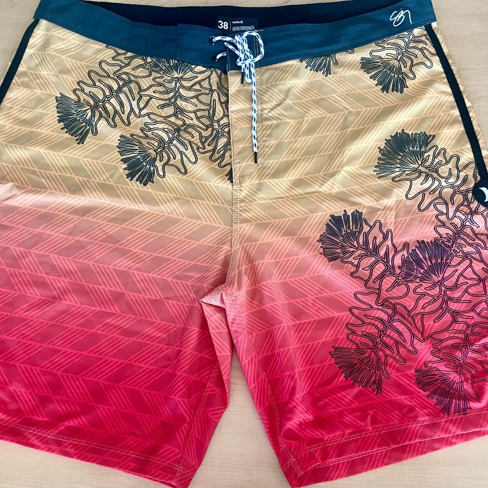 MEN'S HURLEY BOARDSHORTS SIZE 38, EXCELLENT CONDITION
